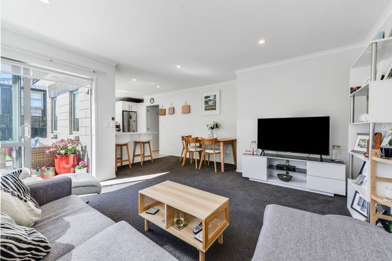 Photo of property in 2/28 Garnett Avenue, Forest Lake, Hamilton, 3200