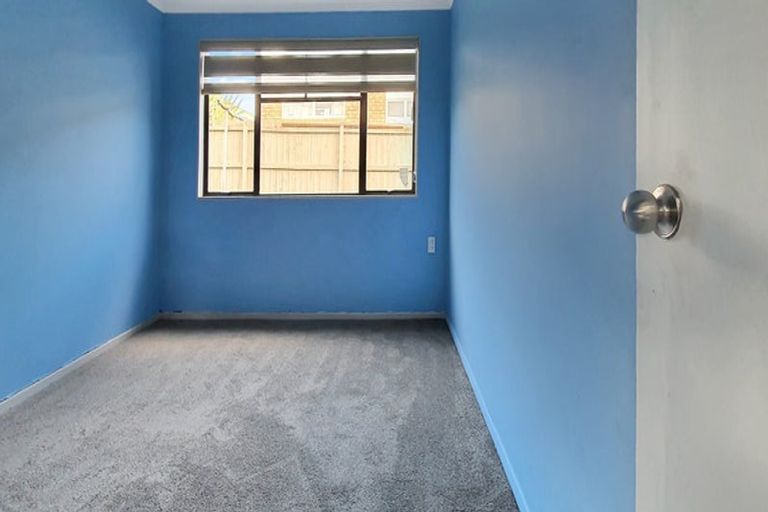 Photo of property in 28 Middlemore Crescent, Papatoetoe, Auckland, 2025