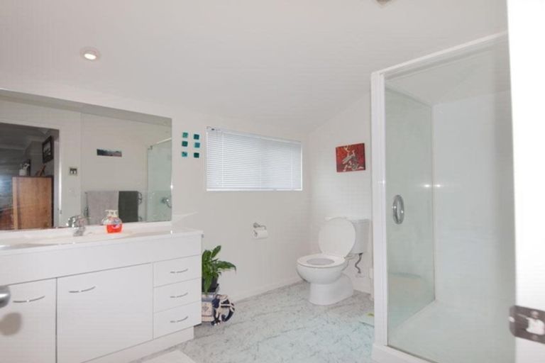 Photo of property in 10 Didsbury Grove, Churton Park, Wellington, 6037