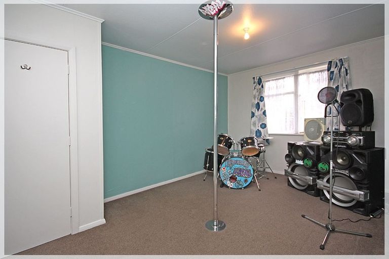 Photo of property in 13 Hinemoa Street, Levin, 5510