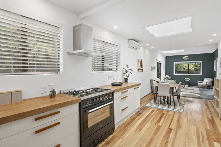 Photo of property in 42 Lincoln Avenue, Tawa, Wellington, 5028