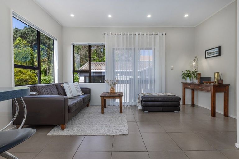 Photo of property in 9 Kinnel Grove, Papakowhai, Porirua, 5024