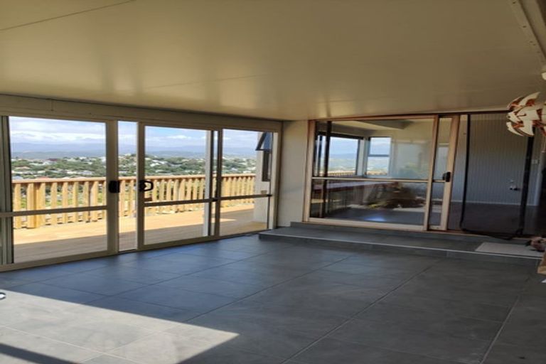 Photo of property in 96 Kaikoura Street, Maupuia, Wellington, 6022