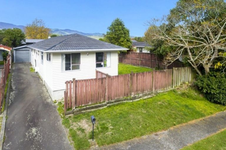Photo of property in 14 Indiana Grove, Totara Park, Upper Hutt, 5018