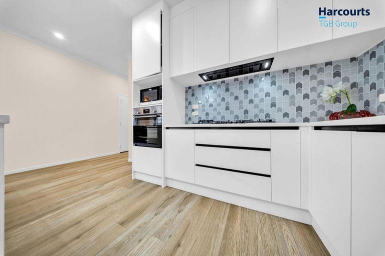 Photo of property in 6a Leven Lane, Totara Heights, Auckland, 2105