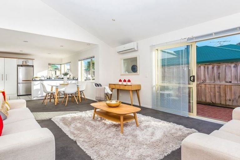 Photo of property in Miramar Villas, 6 Brussels Street, Miramar, Wellington, 6022