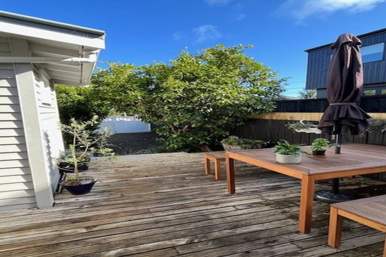 Photo of property in 22 St Michaels Avenue, Point Chevalier, Auckland, 1022