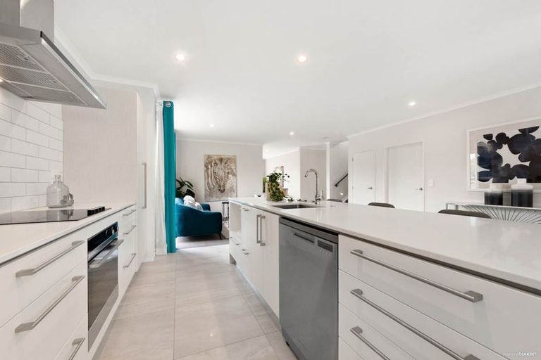 Photo of property in 1 Ambar Ridge Avenue, Massey, Auckland, 0614