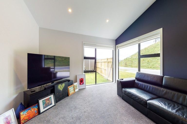 Photo of property in 23 Queen Charlotte Drive, Aotea, Porirua, 5024