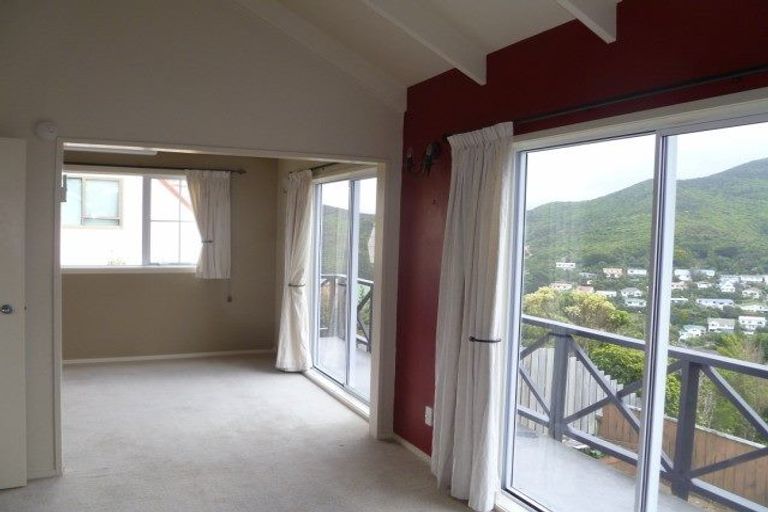 Photo of property in 34 Parklands Drive, Karori, Wellington, 6012