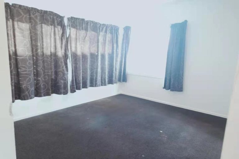 Photo of property in 2/4313 Great North Road, Glendene, Auckland, 0602