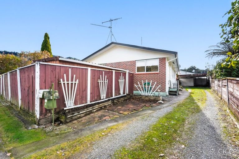 Photo of property in 1/31 Gemstone Drive, Birchville, Upper Hutt, 5018
