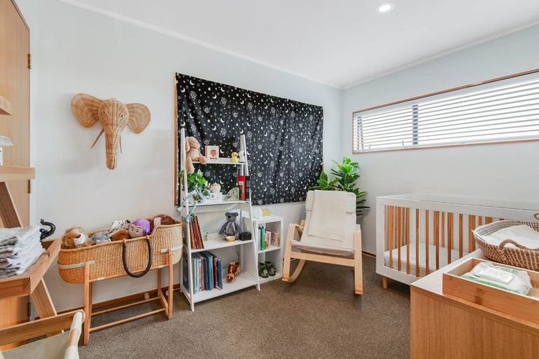 Photo of property in 2/2 Carl Place, Unsworth Heights, Auckland, 0632