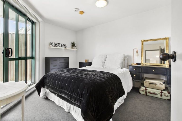 Photo of property in Palm Grove Apartments, 12/13d Palm Grove, Berhampore, Wellington, 6023