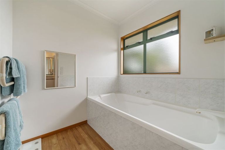 Photo of property in 86 Pahiatua Street, Hokowhitu, Palmerston North, 4410