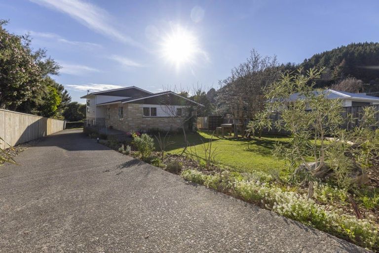 Photo of property in 43 Kaitawa Crescent, Paraparaumu, 5032