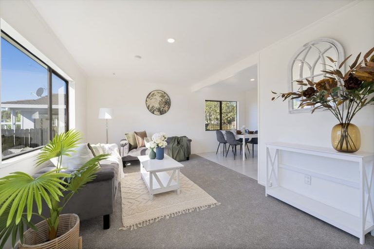 Photo of property in 1/26 Karepo Crescent, Ranui, Auckland, 0612