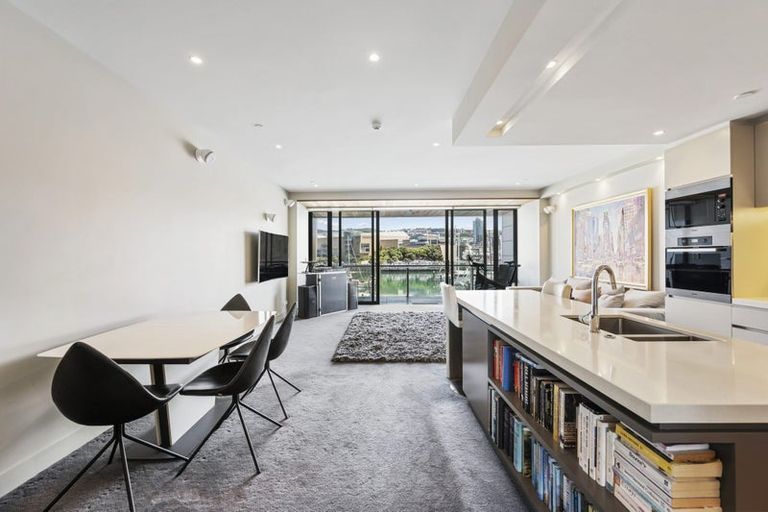 Photo of property in Clyde Quay Wharf, 2d/7 Clyde Quay Wharf, Te Aro, Wellington, 6011