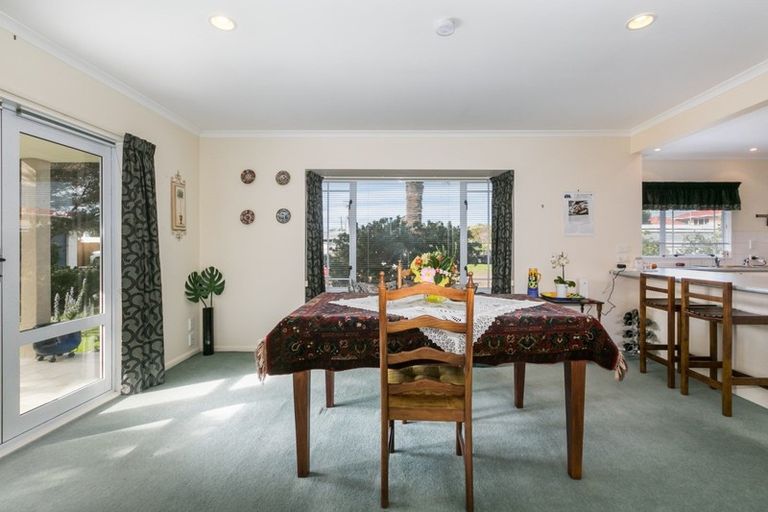 Photo of property in 525a Main North Road, Bay View, Napier, 4104