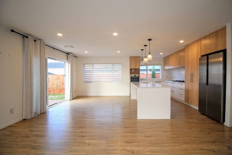 Photo of property in 33 Nobilo Road, Kumeu, 0810