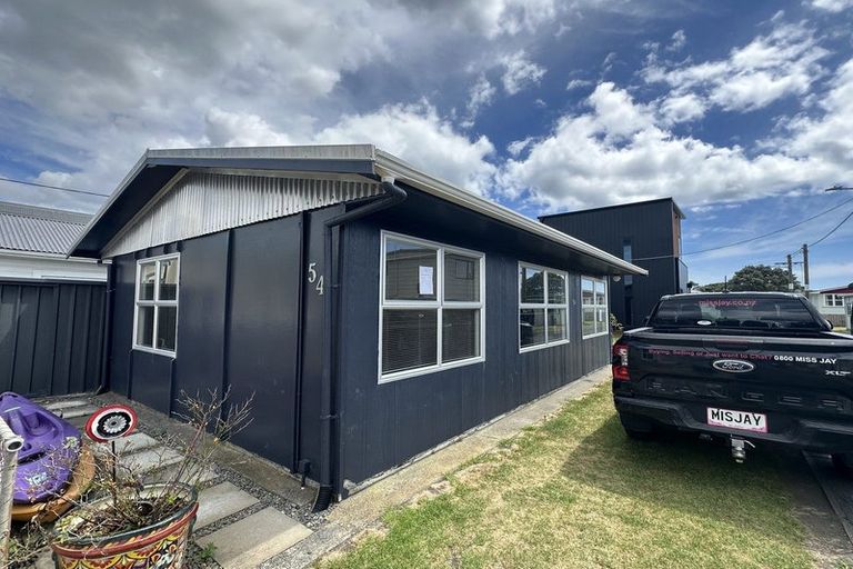Photo of property in 54 Fifth Avenue, Urenui, 4377
