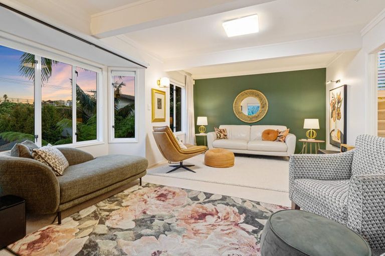 Photo of property in 1/2 Heathcote Road, Castor Bay, Auckland, 0620