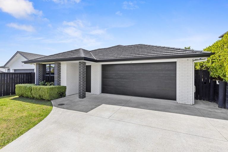 Photo of property in 4 Kriletich Drive, Kumeu, 0810