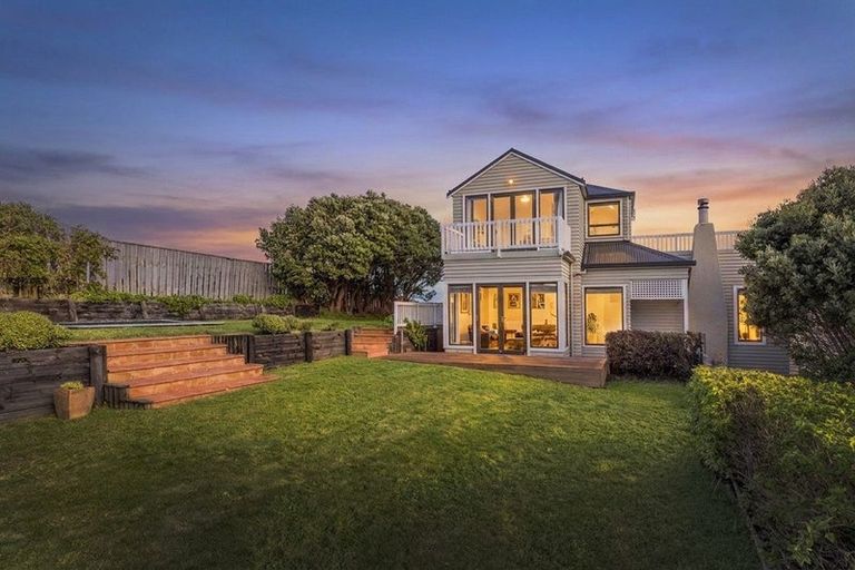 Photo of property in 124 Seatoun Heights Road, Seatoun, Wellington, 6022