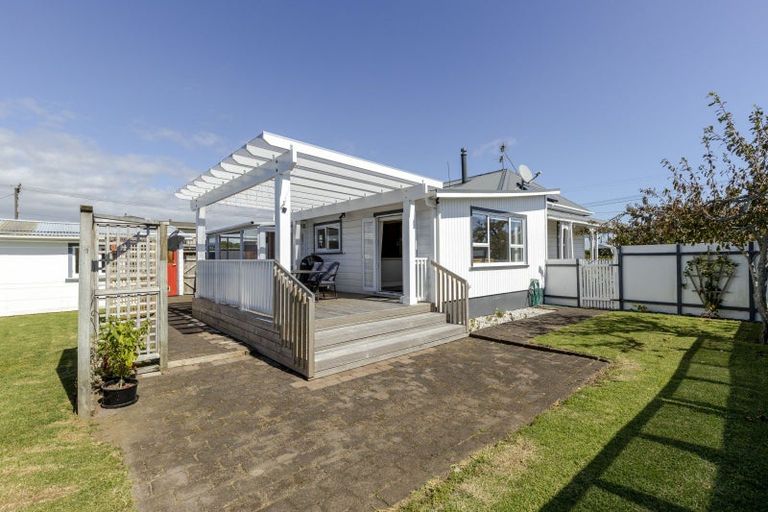 Photo of property in 14 Mouatt Street, Waitara, 4320