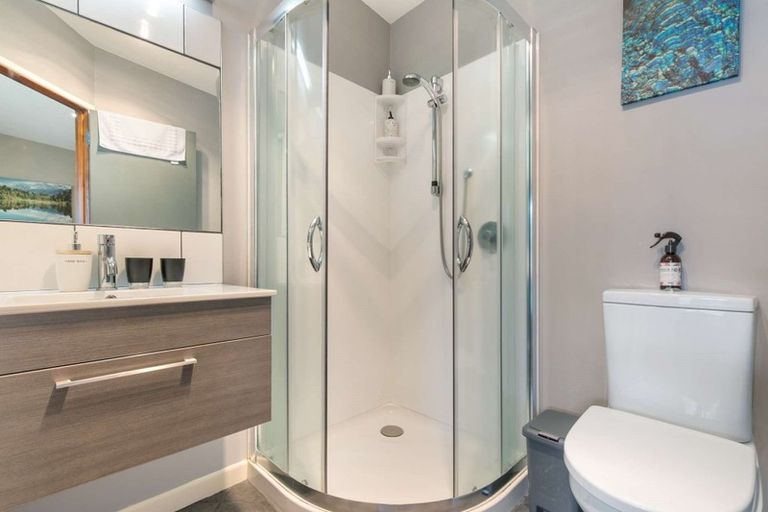 Photo of property in 105 Koutu Road, Kawaha Point, Rotorua, 3010