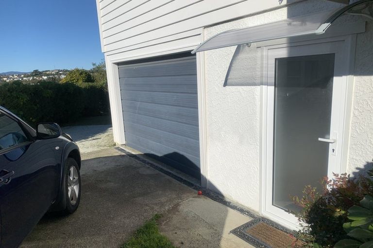 Photo of property in 21 Quigley Street, Newlands, Wellington, 6037