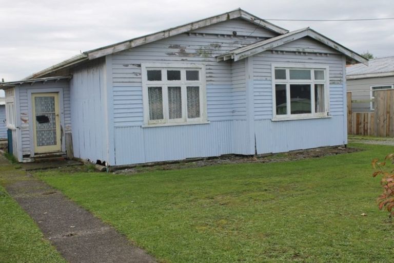 Photo of property in 25 Coates Street, Westport, 7825