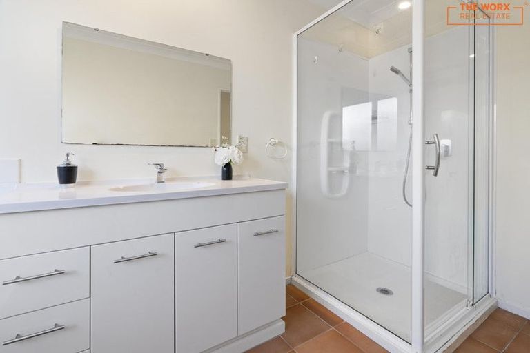 Photo of property in 6 Aristoy Close, Conifer Grove, Takanini, 2112