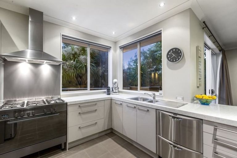 Photo of property in 240 Schnapper Rock Road, Schnapper Rock, Auckland, 0632