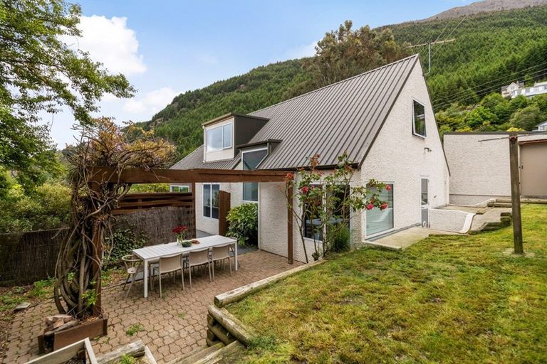 Photo of property in 8 Arawata Terrace, Fernhill, Queenstown, 9300