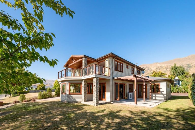 Photo of property in 32 Old Station Avenue, Wanaka, 9305