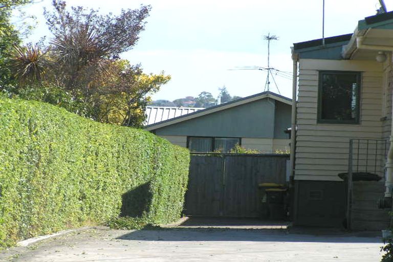 Photo of property in 100 Forrest Hill Road, Forrest Hill, Auckland, 0620