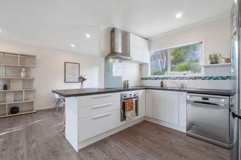 Photo of property in 1/10 Bryers Place, Bayview, Auckland, 0629