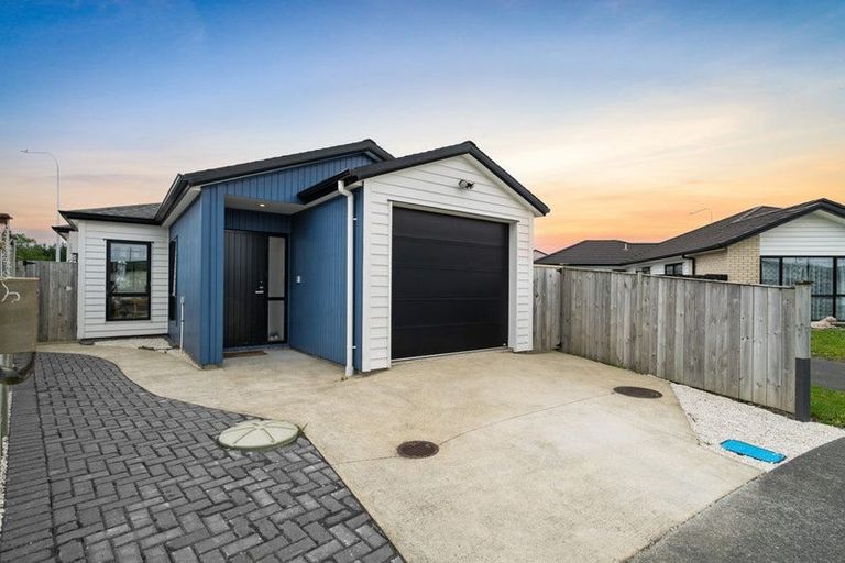 Photo of property in 11 Sapwood Crescent, Takanini, 2110