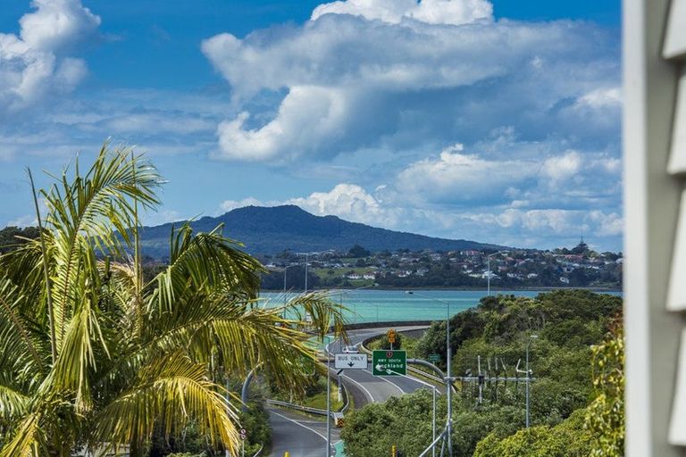 Photo of property in 33 Waimana Avenue, Northcote Point, Auckland, 0627