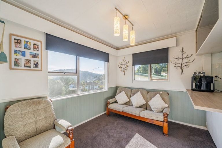 Photo of property in 110 Holborn Drive, Stokes Valley, Lower Hutt, 5019