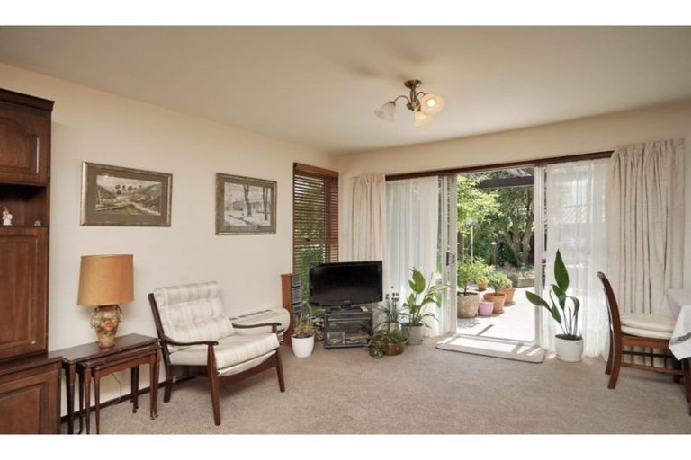 Photo of property in 2/9 Larkhill Place, Russley, Christchurch, 8042