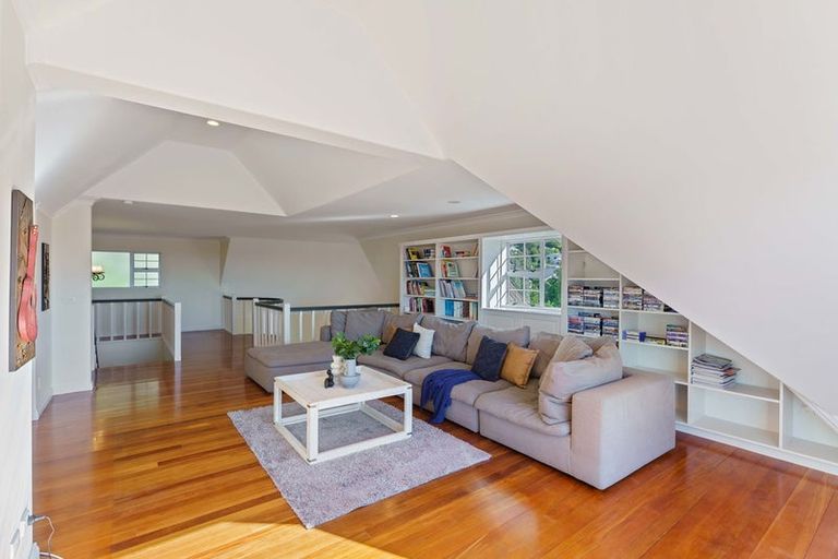 Photo of property in 105 Winara Avenue, Waikanae, 5036