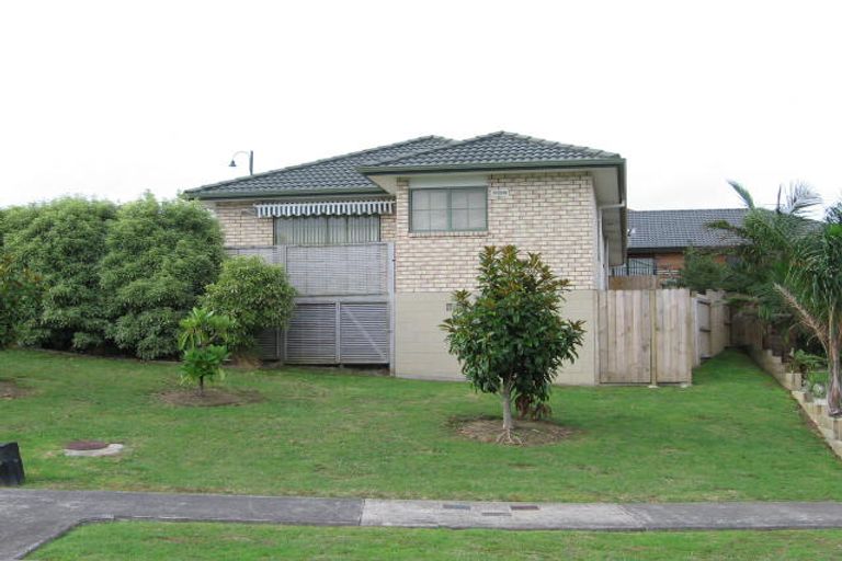 Photo of property in 1 Chadlington Avenue, Henderson, Auckland, 0612