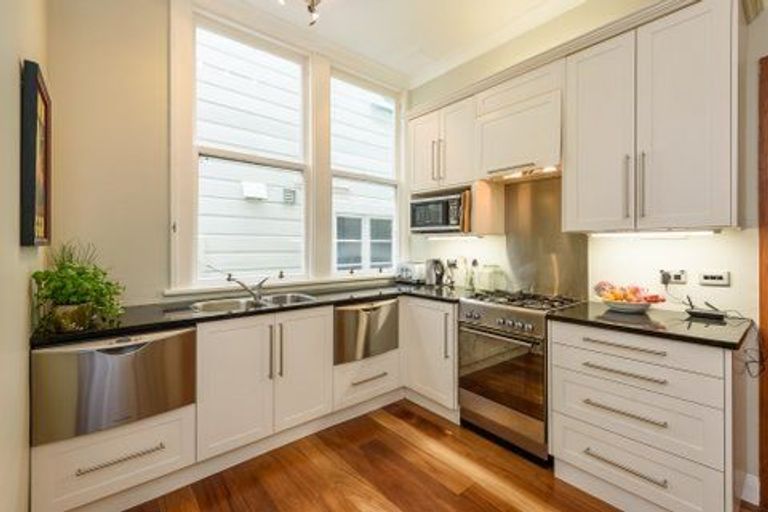 Photo of property in 135 Glenmore Street, Kelburn, Wellington, 6012