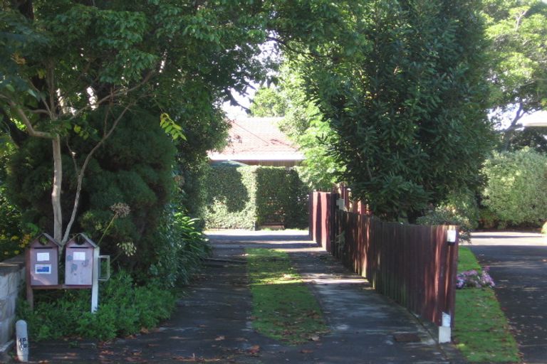 Photo of property in 1/16 Winspear Place, Manukau, Auckland, 2025