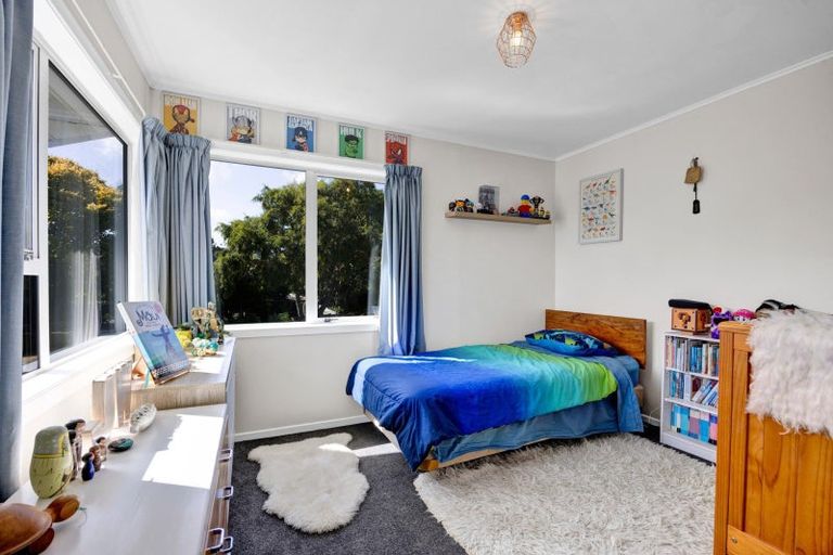 Photo of property in 1 Nikau Street, Inglewood, 4330