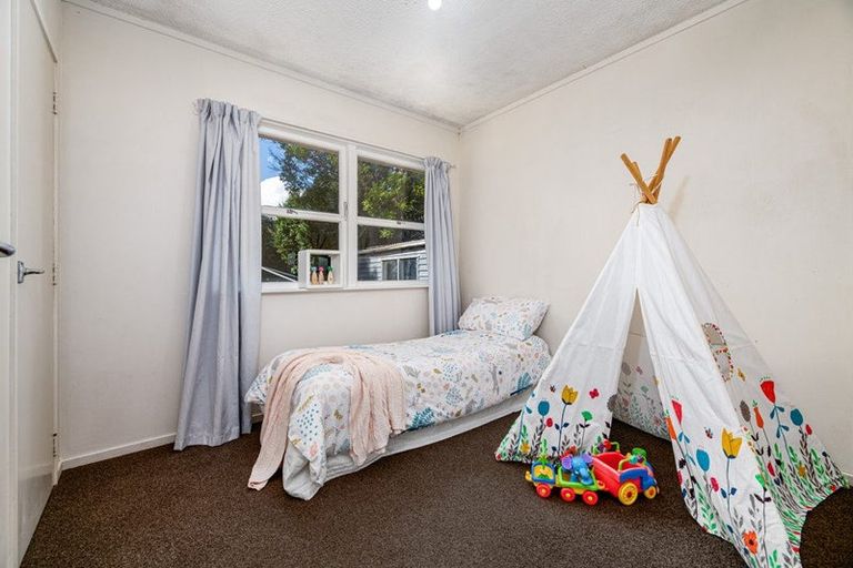 Photo of property in 2/219 Swanson Road, Henderson, Auckland, 0610