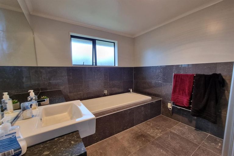 Photo of property in 23a Kelvin Road, Papakura, 2110