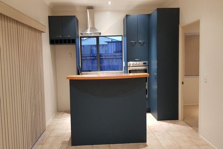 Photo of property in 76 Edgewater Drive, Pakuranga, Auckland, 2010